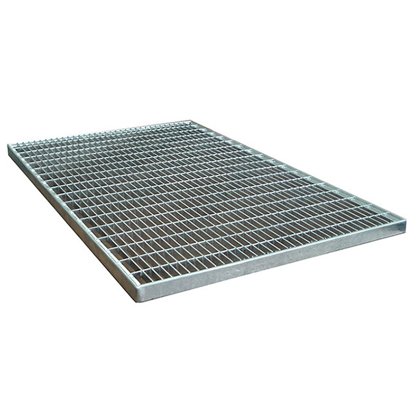 746 Решетка придверная стальная ячеистая  оцинкованная 390х590