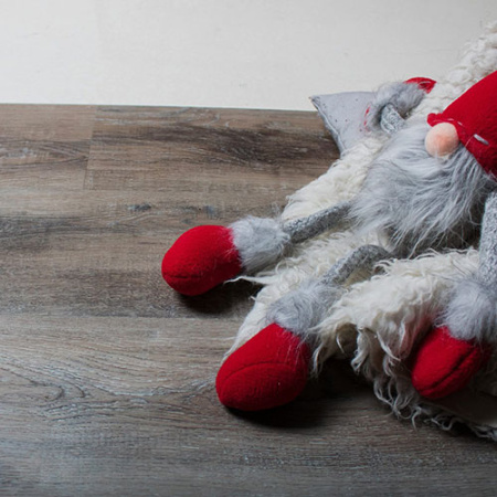 Каменно-полимер. плитка SPC RESPECT 43кл/4V 4212 Дуб Табак 1220х184х5мм (2,2448 м2) с подложкой