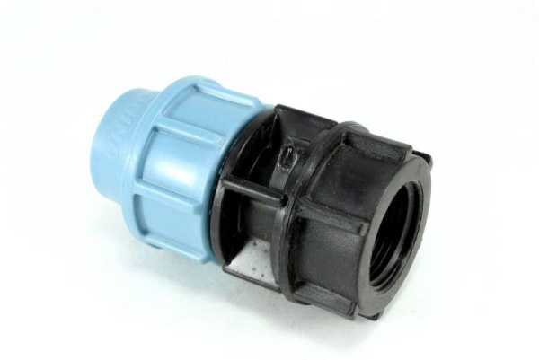 Муфта вн. резьба 20х3/4 ПНД