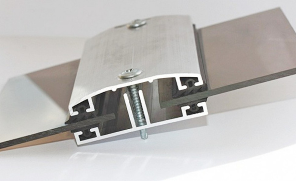 Профиль аллюмин. прижимной (база+крышка) 6м